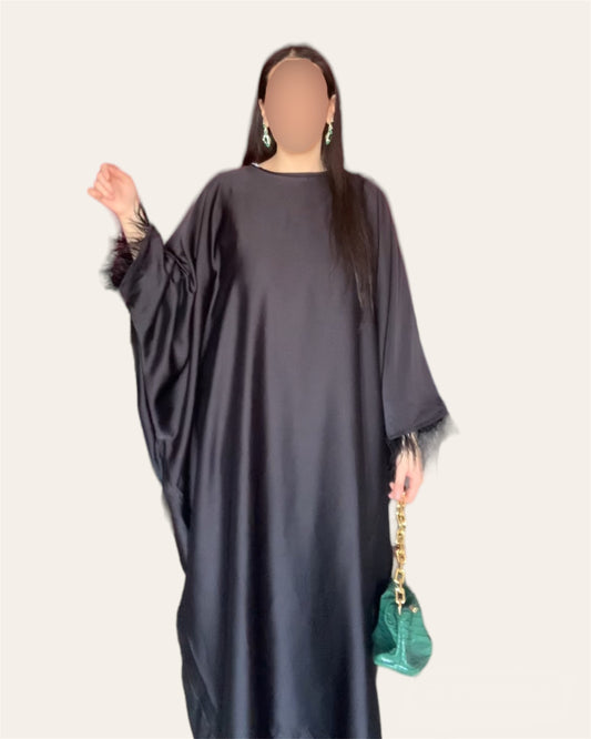 Abaya noire à plumes