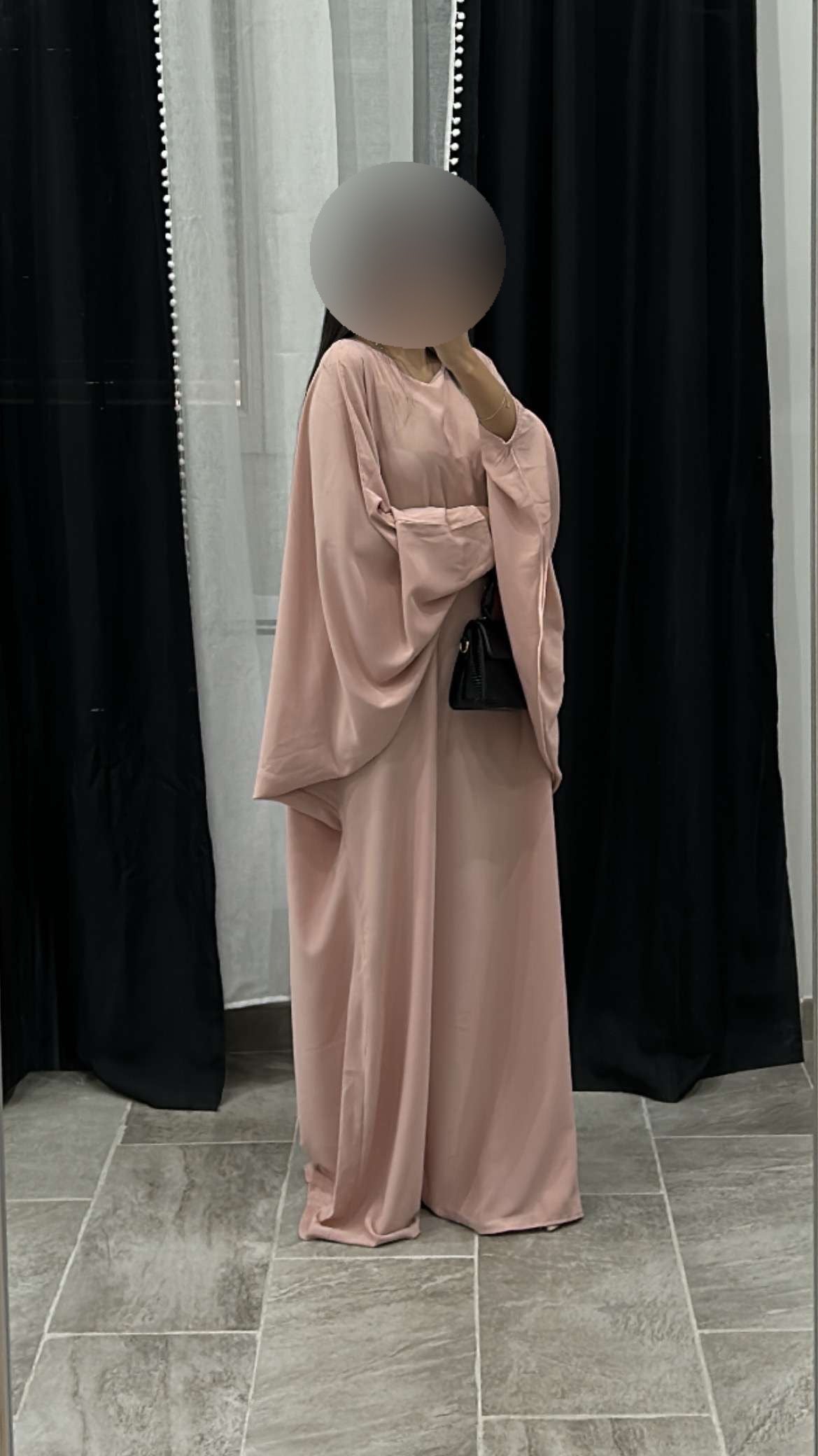 Abaya rose en soie de Médine