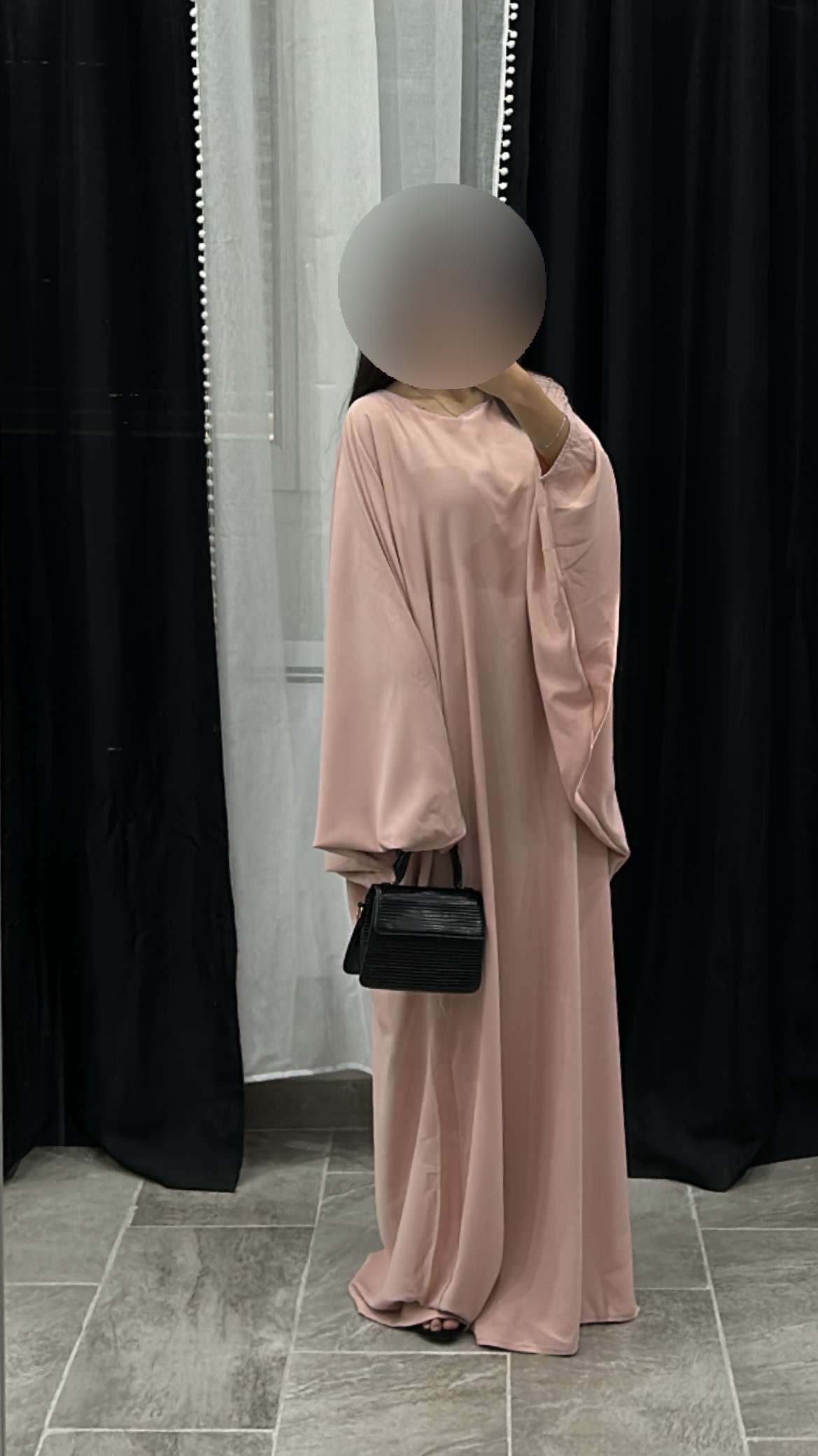 Abaya rose en soie de Médine